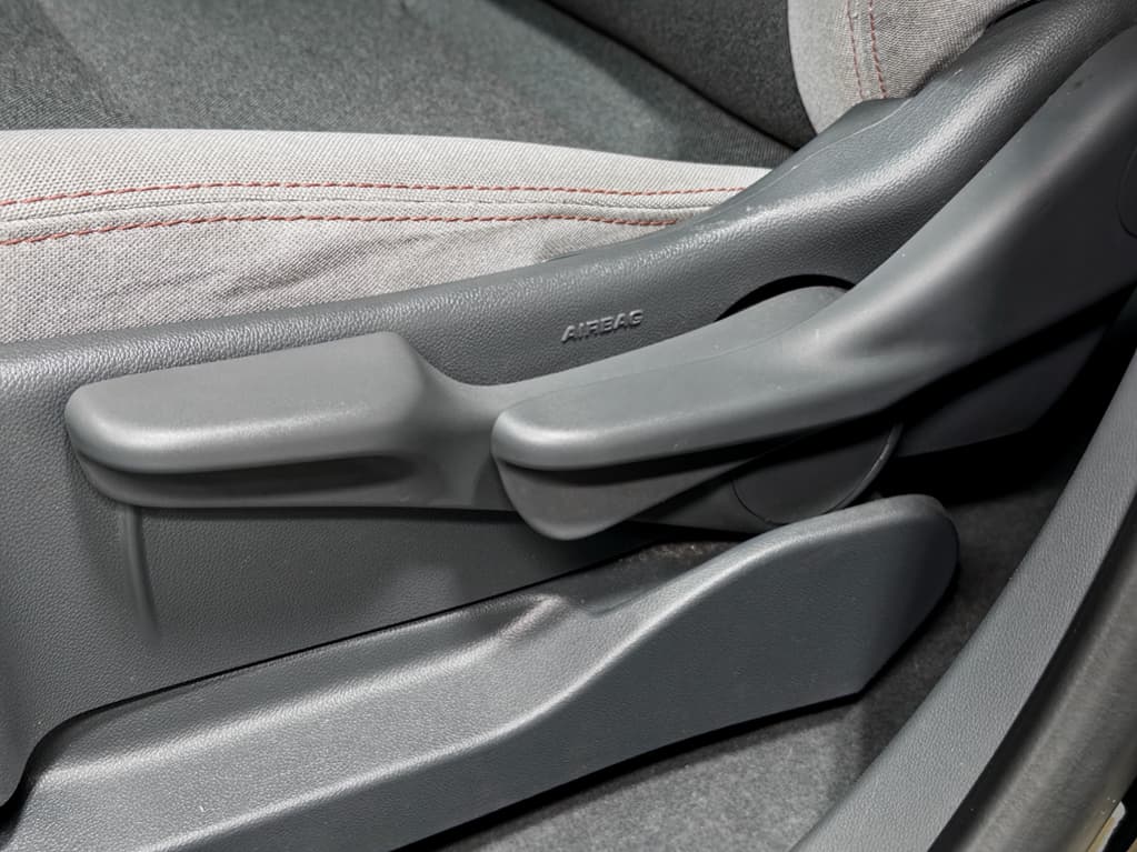 2017 Chevrolet Bolt EV view 6