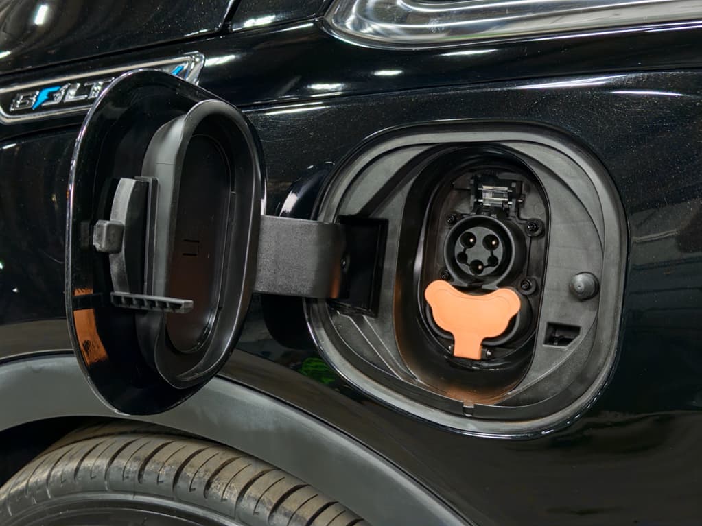 2017 Chevrolet Bolt EV view 5