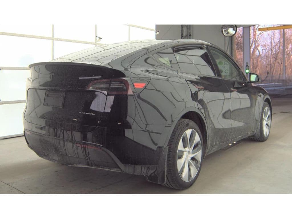 2023 Tesla Model Y view 3