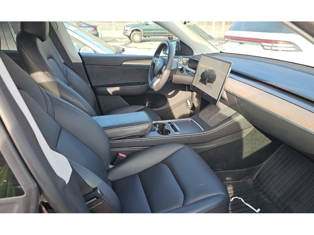 2023 Tesla Model Y view 5