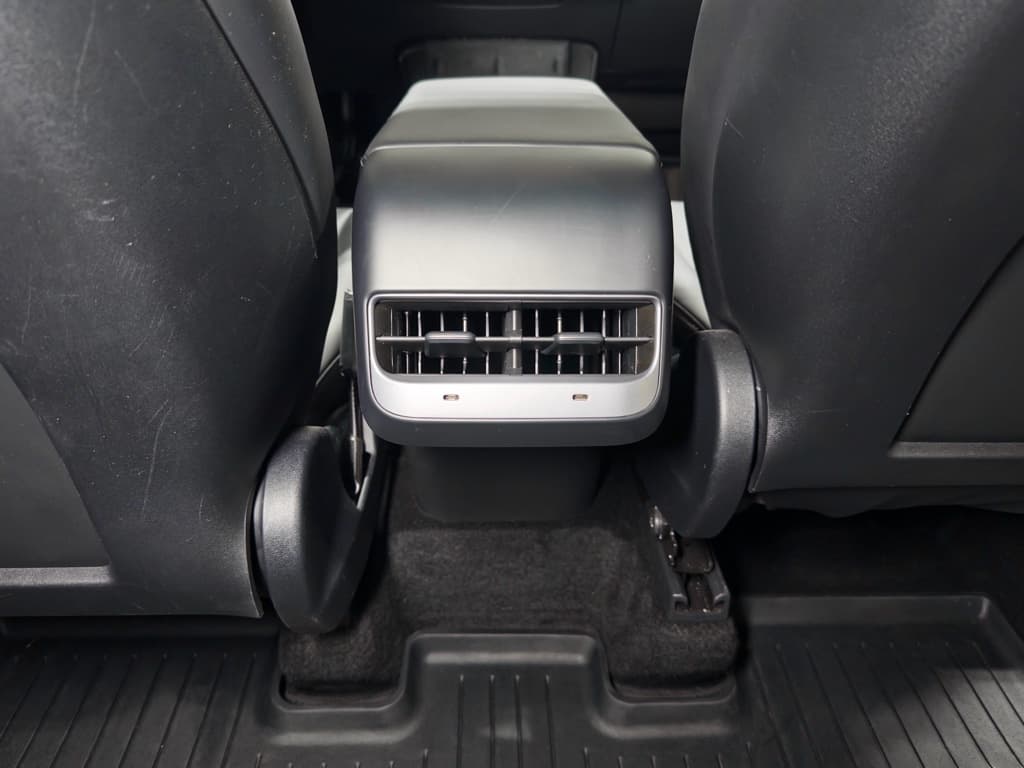 2023 Tesla Model Y view 20