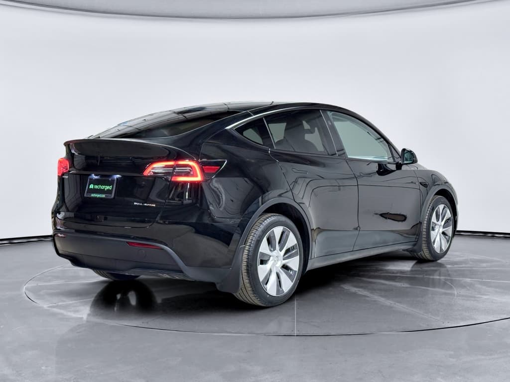 2023 Tesla Model Y view 3