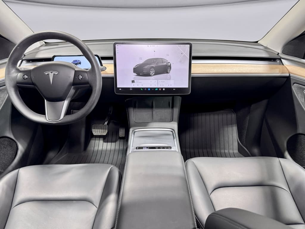 2023 Tesla Model Y view 15