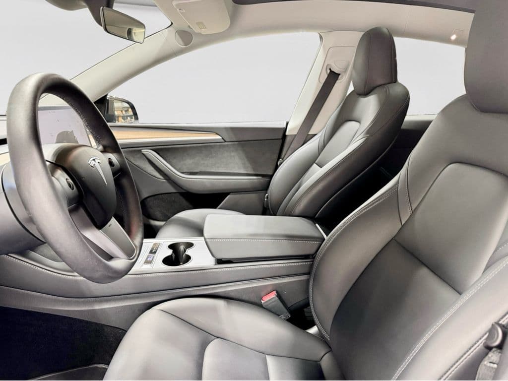 2023 Tesla Model Y view 16