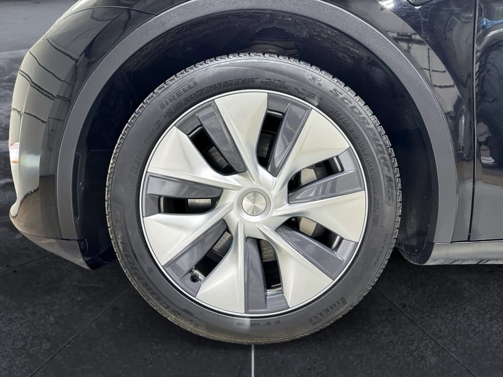2023 Tesla Model Y view 30