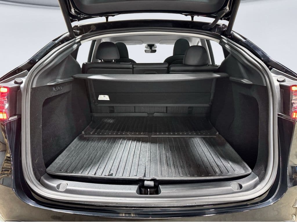 2023 Tesla Model Y view 26