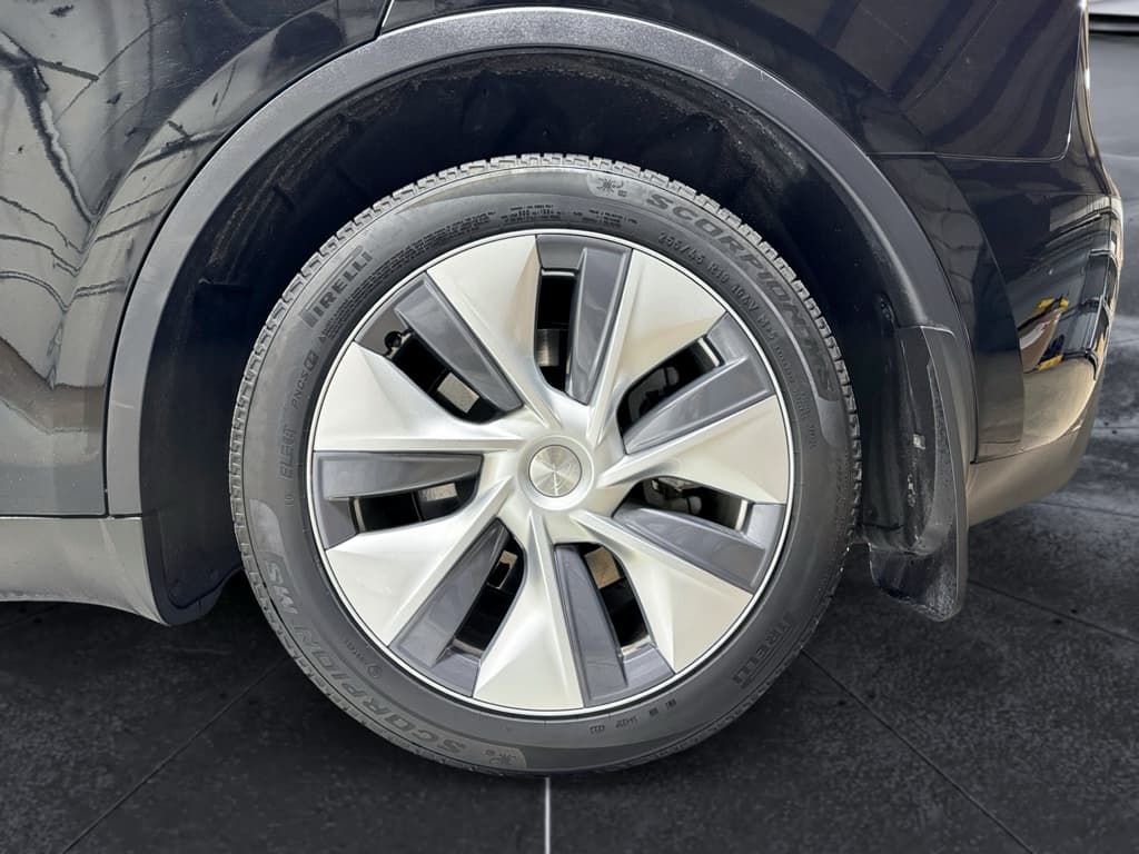 2023 Tesla Model Y view 32