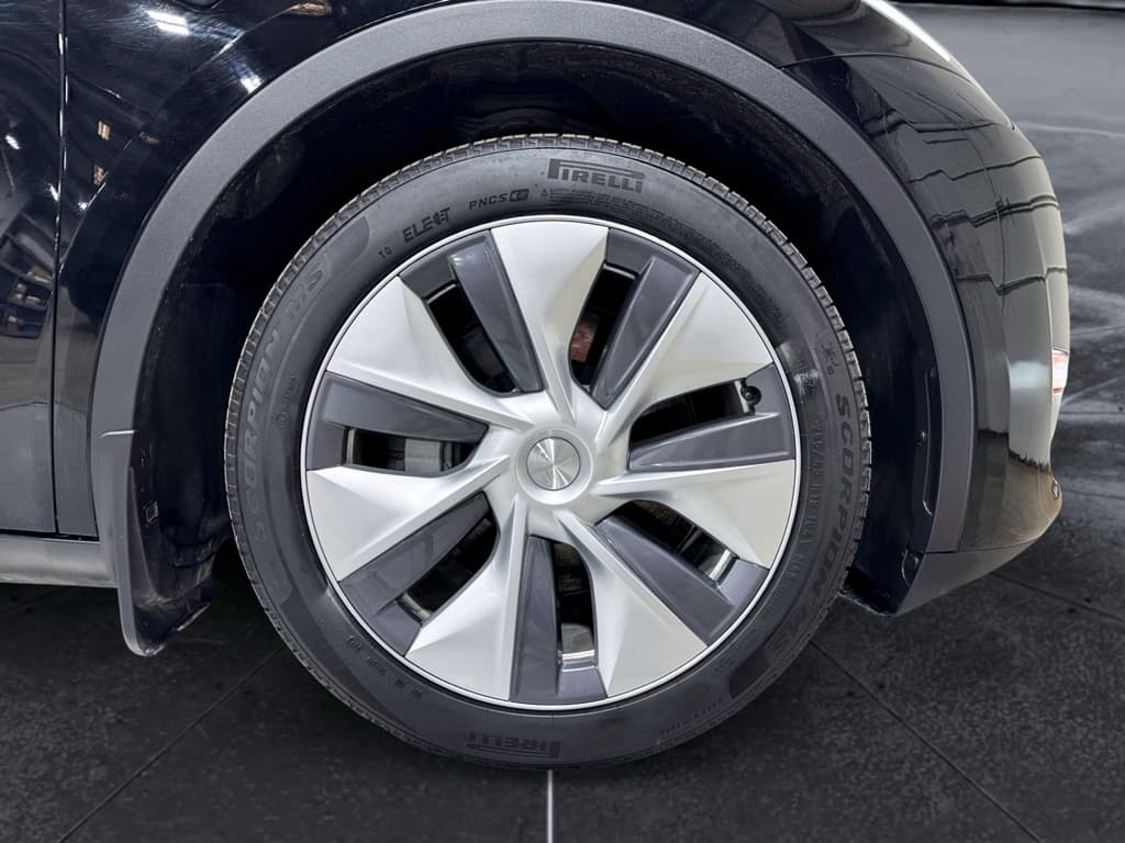2023 Tesla Model Y view 34