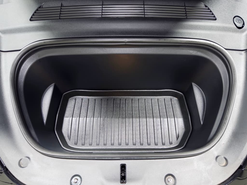 2023 Tesla Model Y view 25