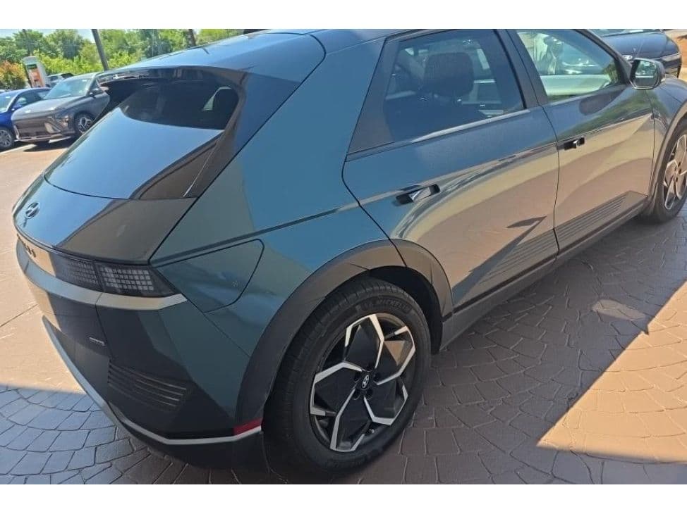 2023 Hyundai IONIQ 5 view 3