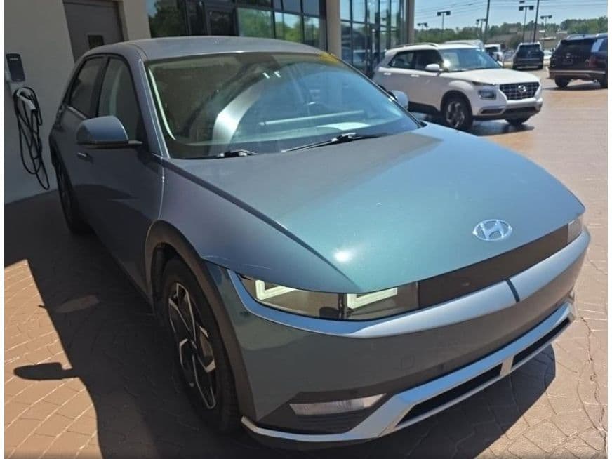 2023 Hyundai IONIQ 5 view 2