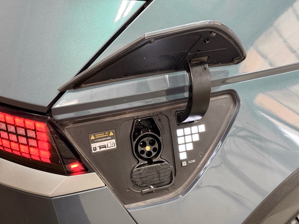 2023 Hyundai IONIQ 5 view 5