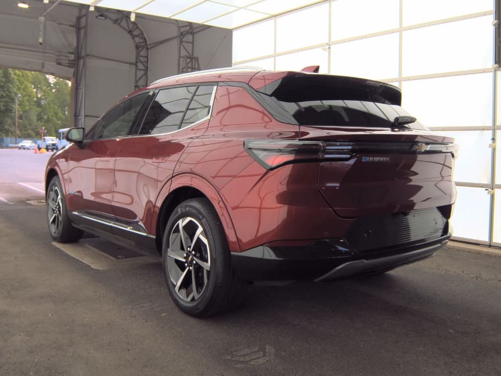 2025 Chevrolet Equinox EV view 4