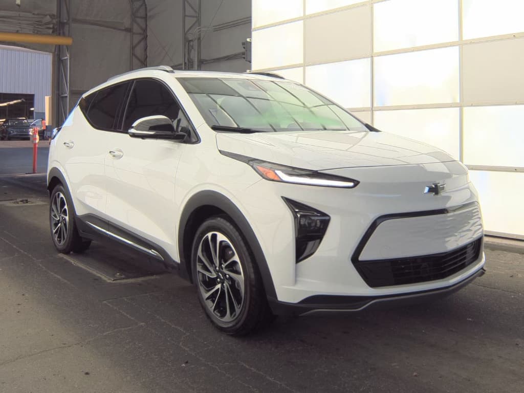 2023 Chevrolet Bolt EUV view 2
