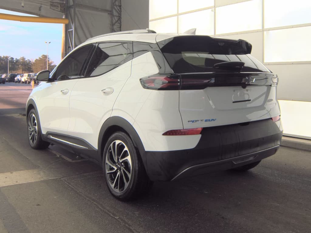 2023 Chevrolet Bolt EUV view 4