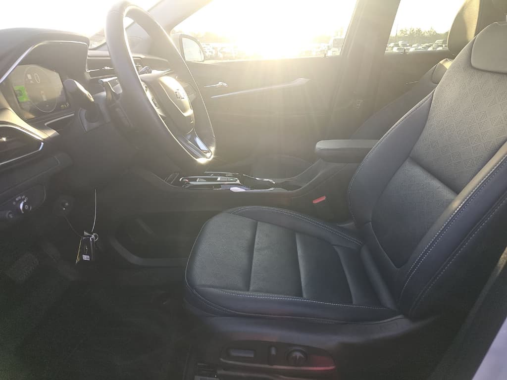 2023 Chevrolet Bolt EUV view 5