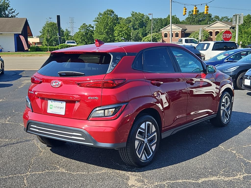 2023 Hyundai Kona EV view 3