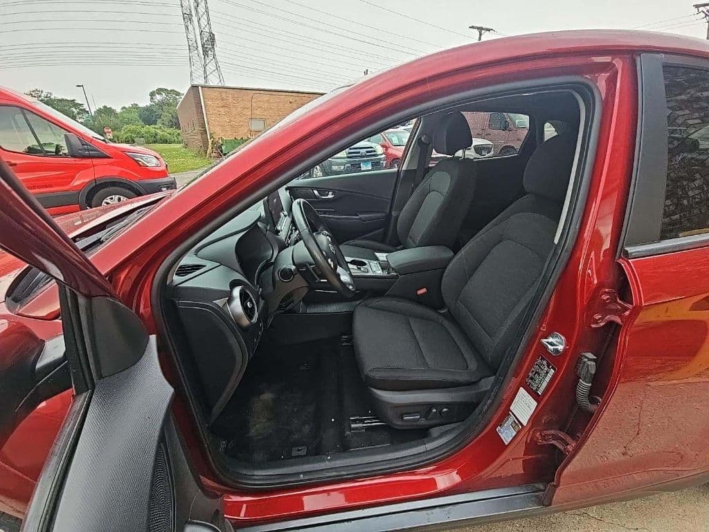 2023 Hyundai Kona EV view 5