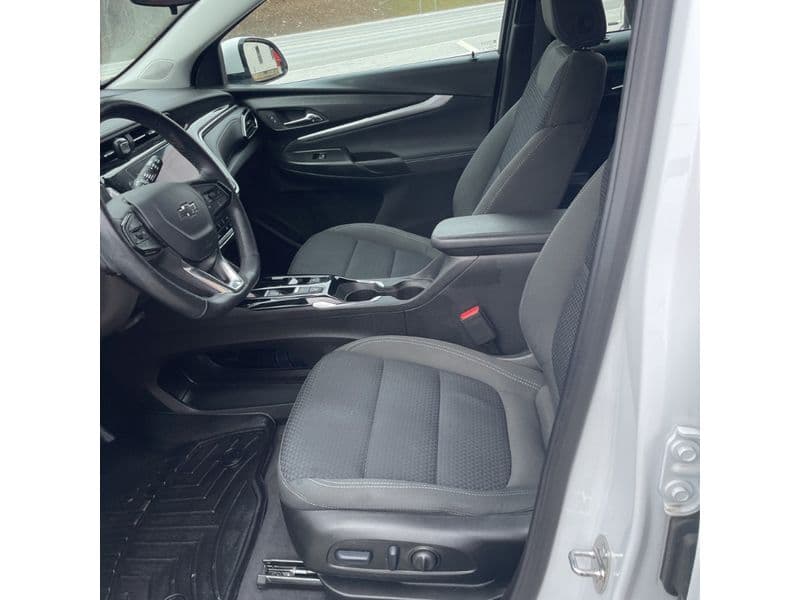 2023 Chevrolet Bolt EUV view 5