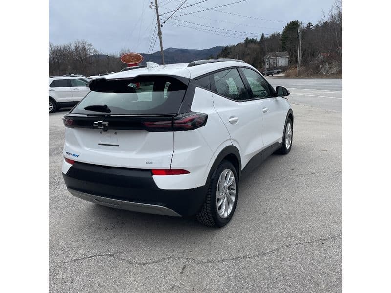 2023 Chevrolet Bolt EUV view 3