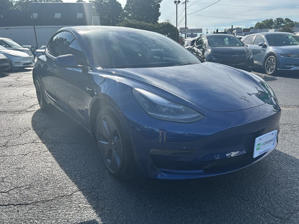 2022 Tesla Model 3 view 4