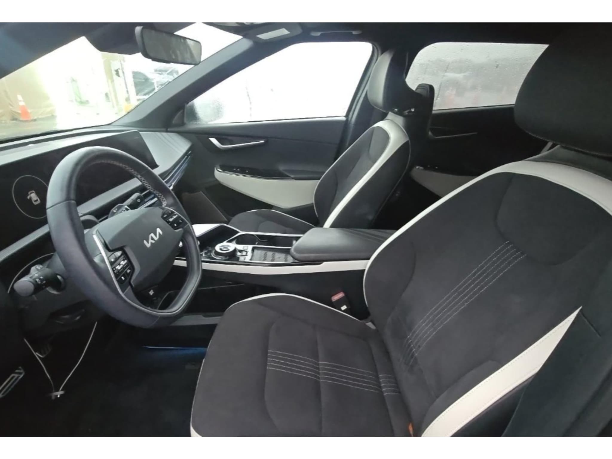 2024 Kia EV6 view 5