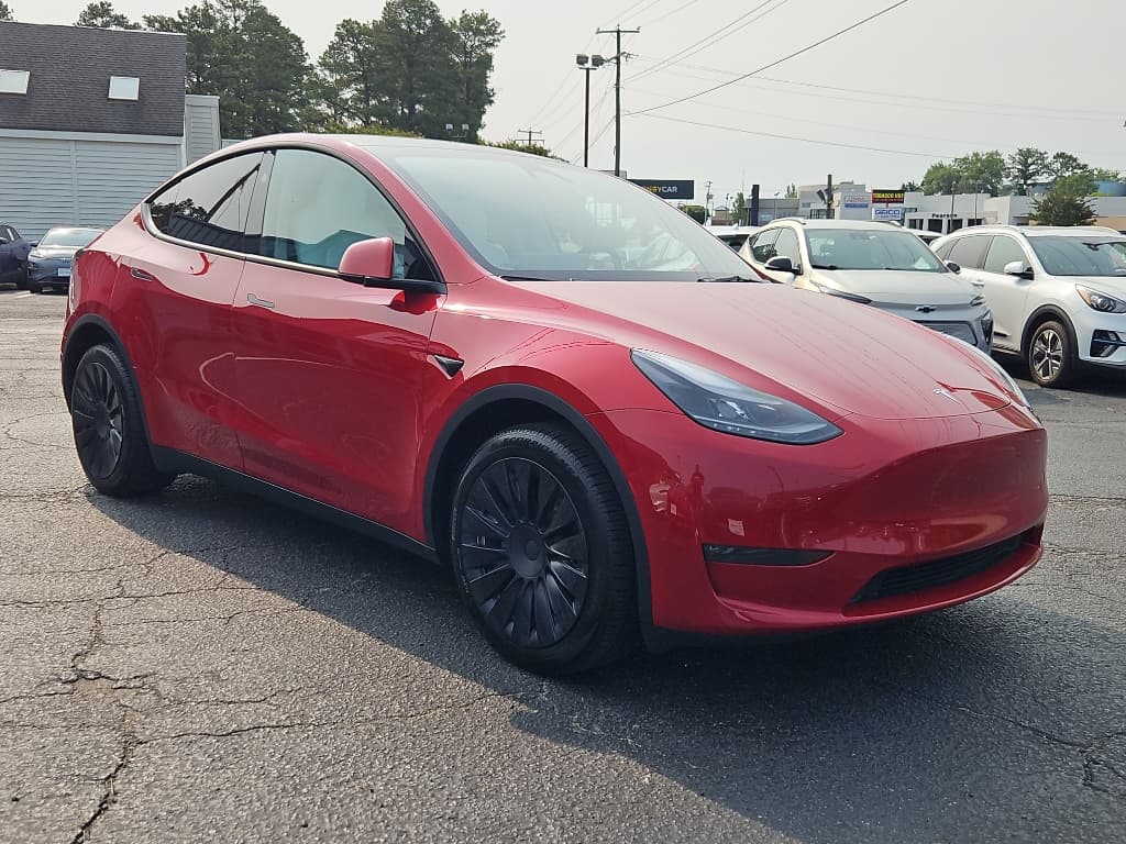 2023 Tesla Model Y view 4