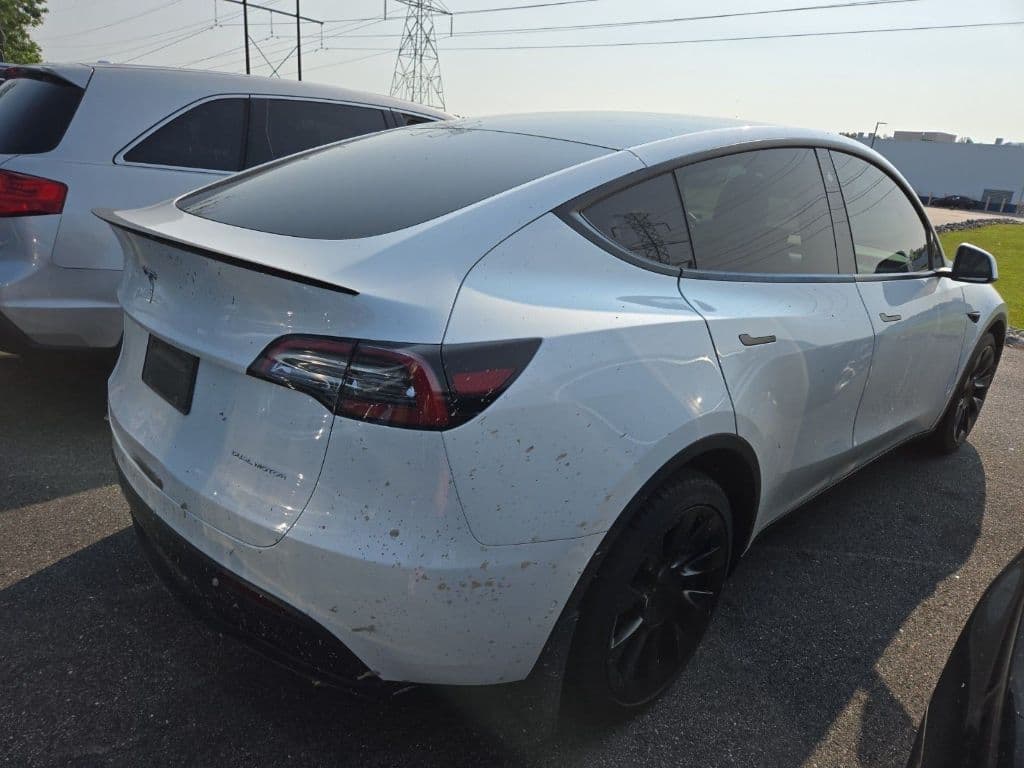 2021 Tesla Model Y view 4