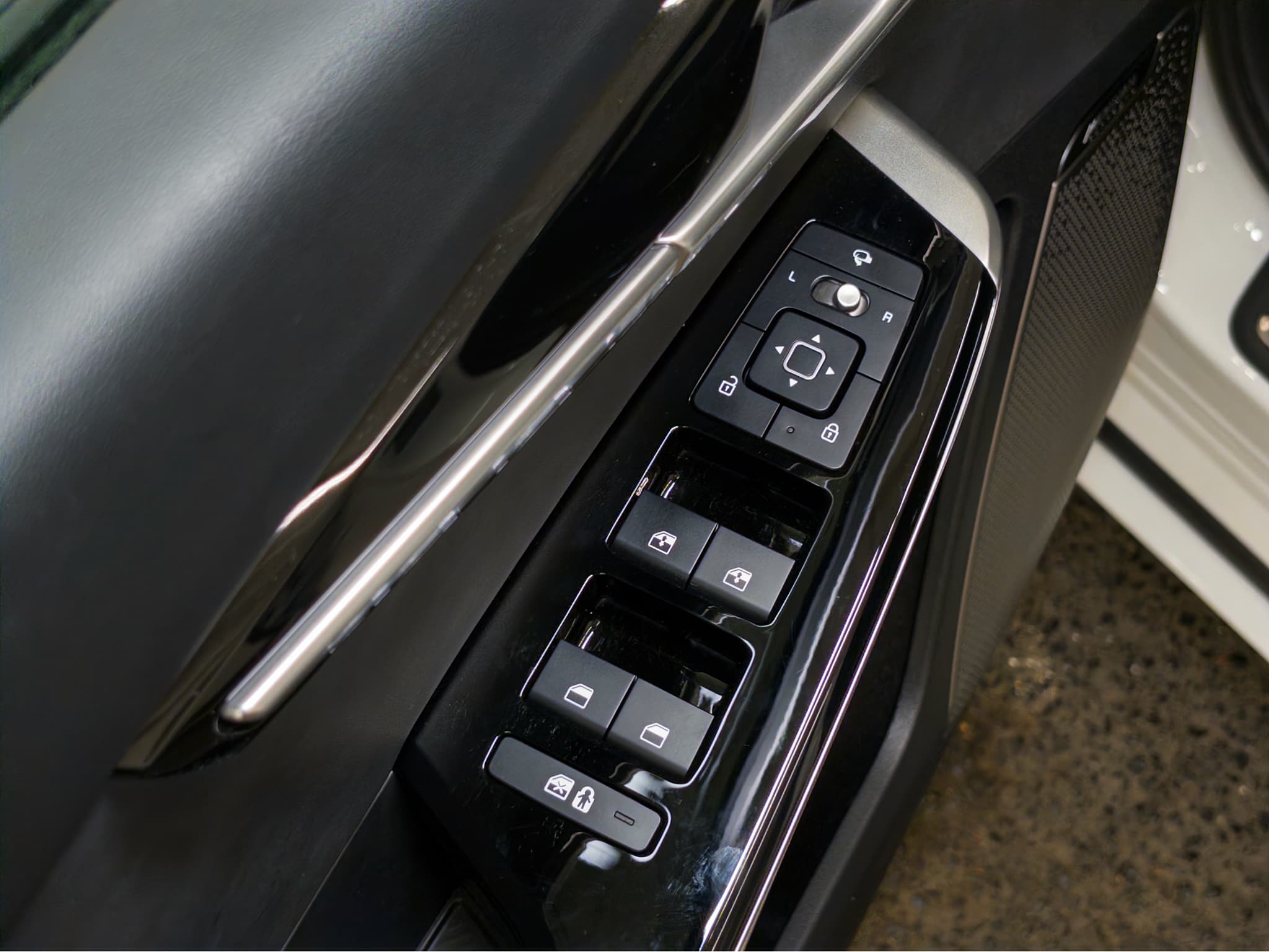 2024 Kia EV6 view 7
