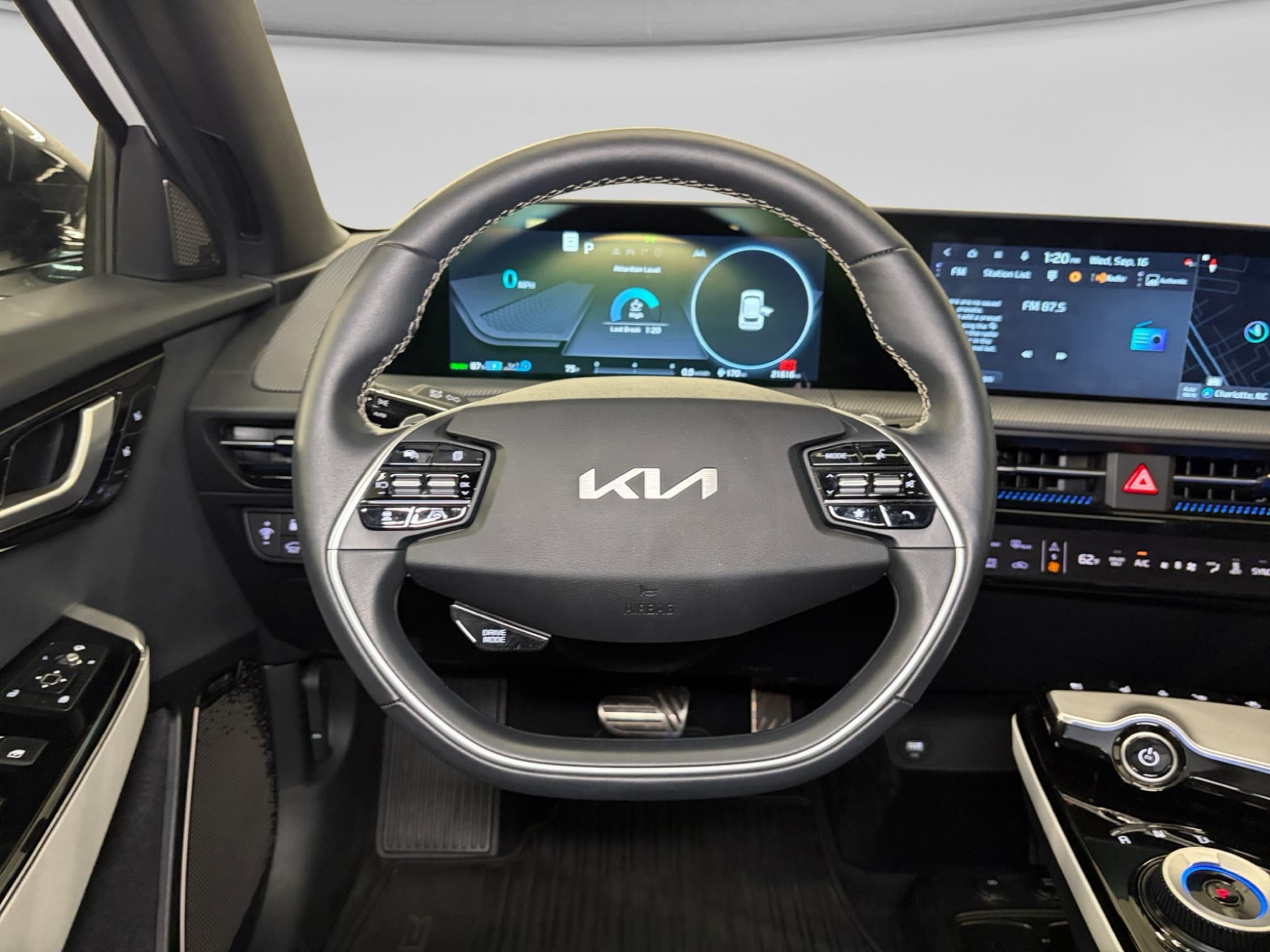 2024 Kia EV6 view 8