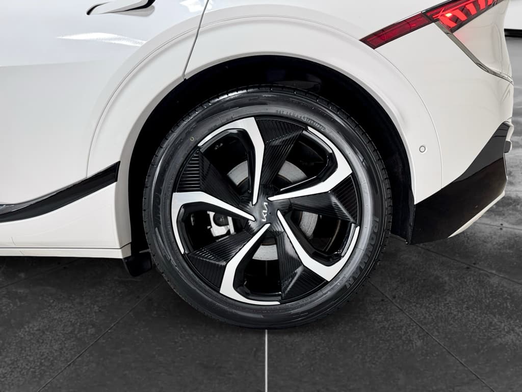 2024 Kia EV6 view 34