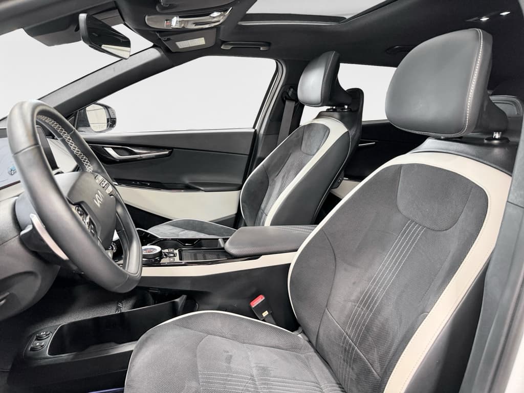 2024 Kia EV6 view 17