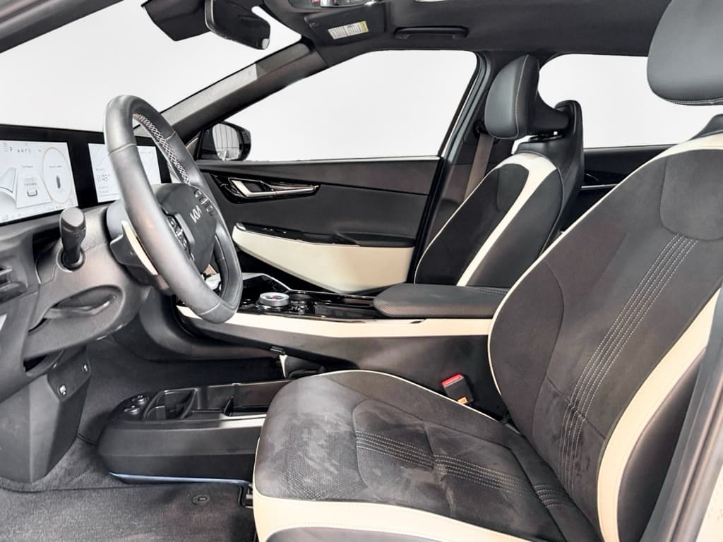 2024 Kia EV6 view 17