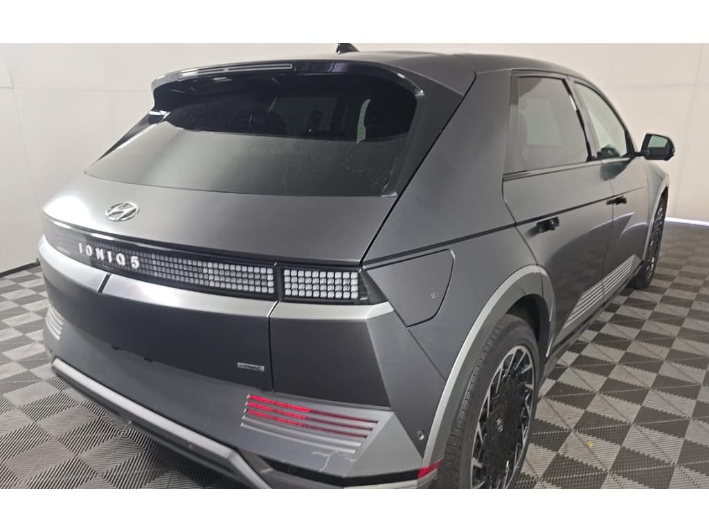 2023 Hyundai IONIQ 5 view 3