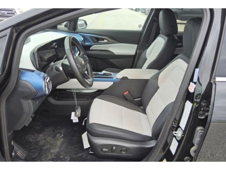 2025 Chevrolet Equinox EV view 5