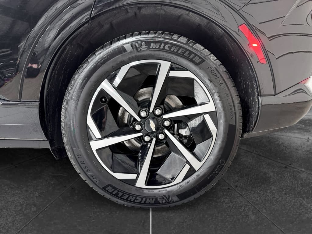 2025 Chevrolet Equinox EV view 31