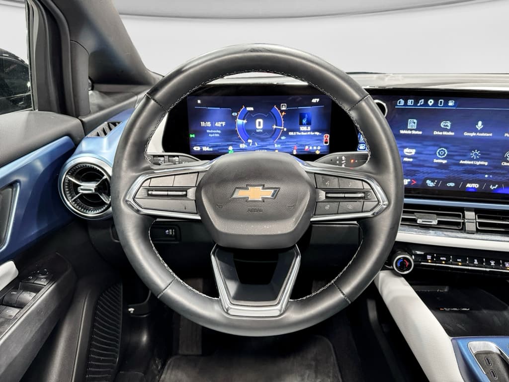 2025 Chevrolet Equinox EV view 8