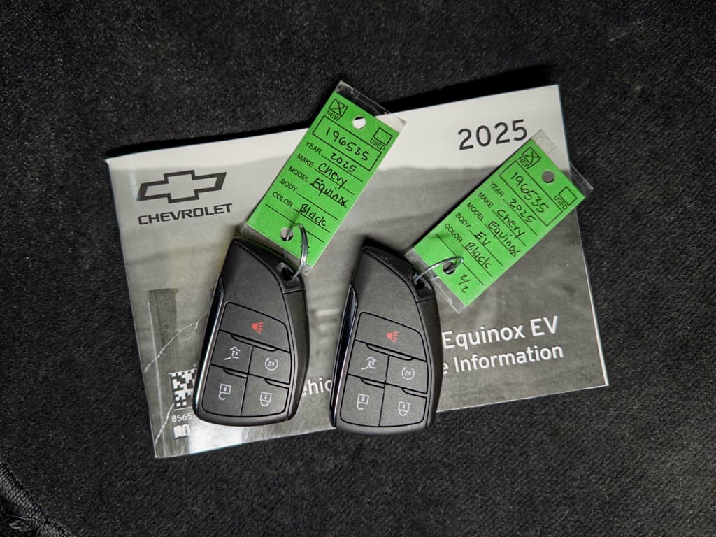 2025 Chevrolet Equinox EV view 23