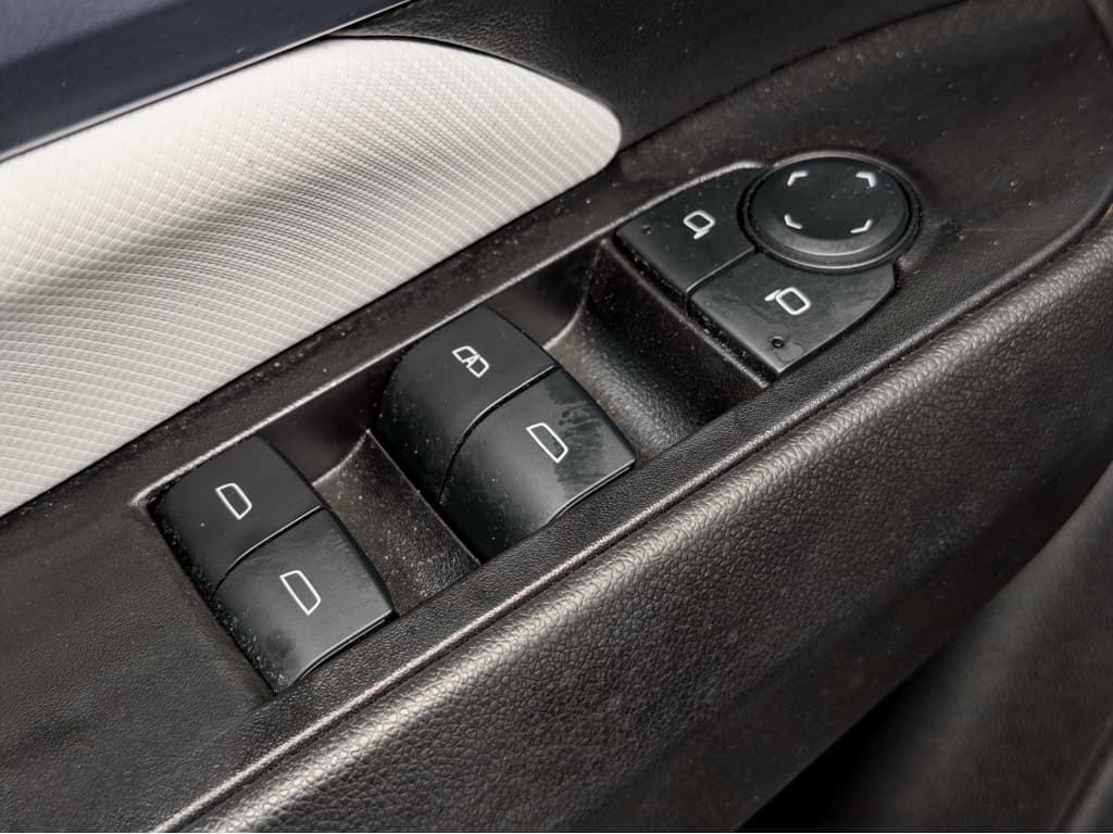 2025 Chevrolet Equinox EV view 7