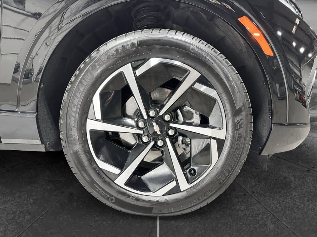 2025 Chevrolet Equinox EV view 33