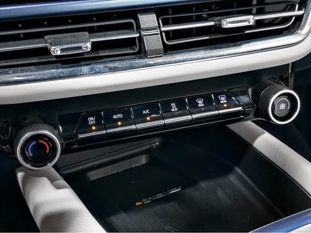 2025 Chevrolet Equinox EV view 15
