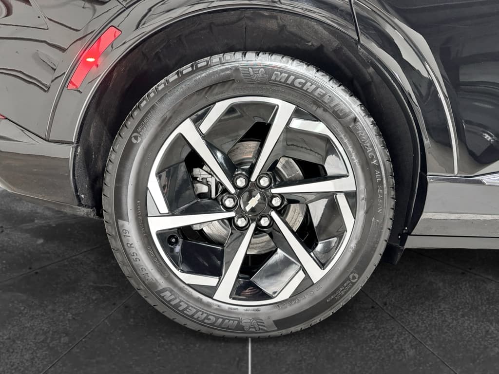 2025 Chevrolet Equinox EV view 35