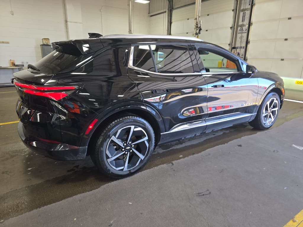 2025 Chevrolet Equinox EV view 3