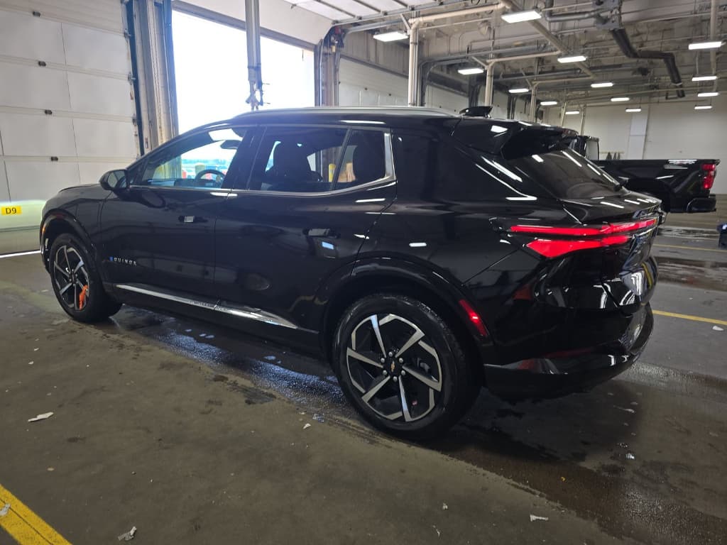 2025 Chevrolet Equinox EV view 4