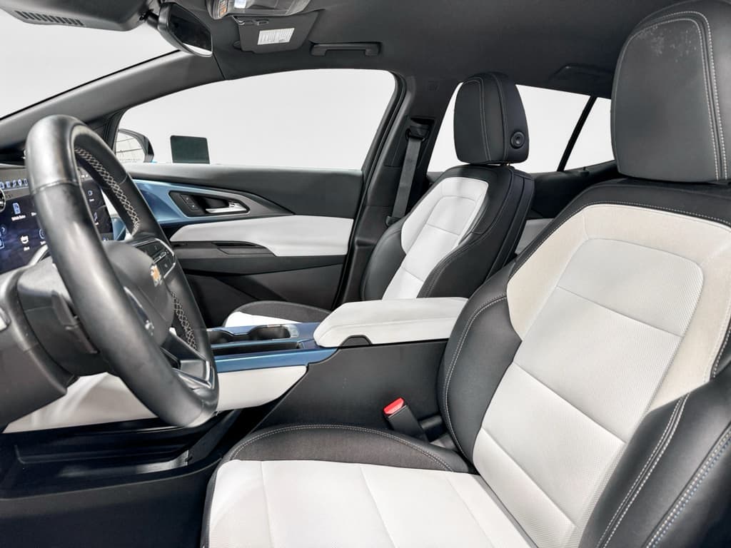2025 Chevrolet Equinox EV view 17