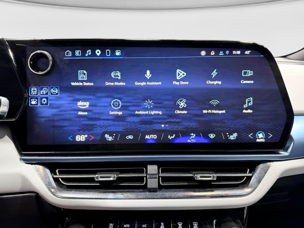 2025 Chevrolet Equinox EV view 11