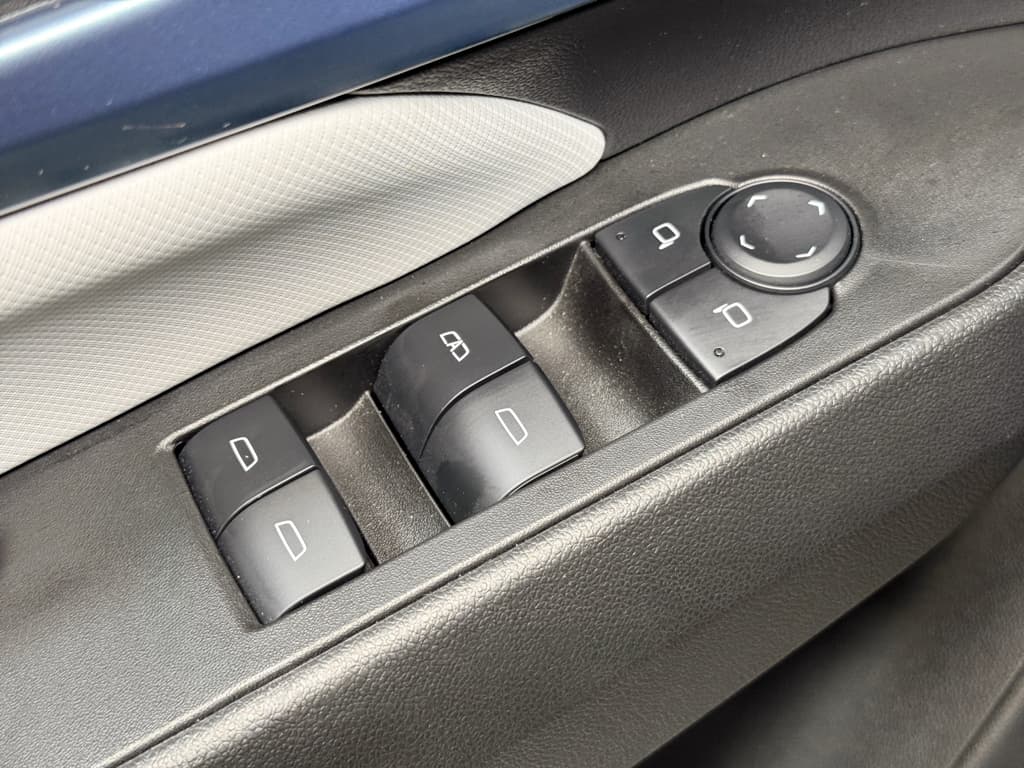 2025 Chevrolet Equinox EV view 7