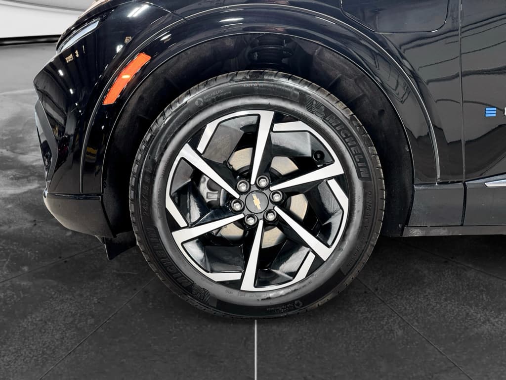 2025 Chevrolet Equinox EV view 29