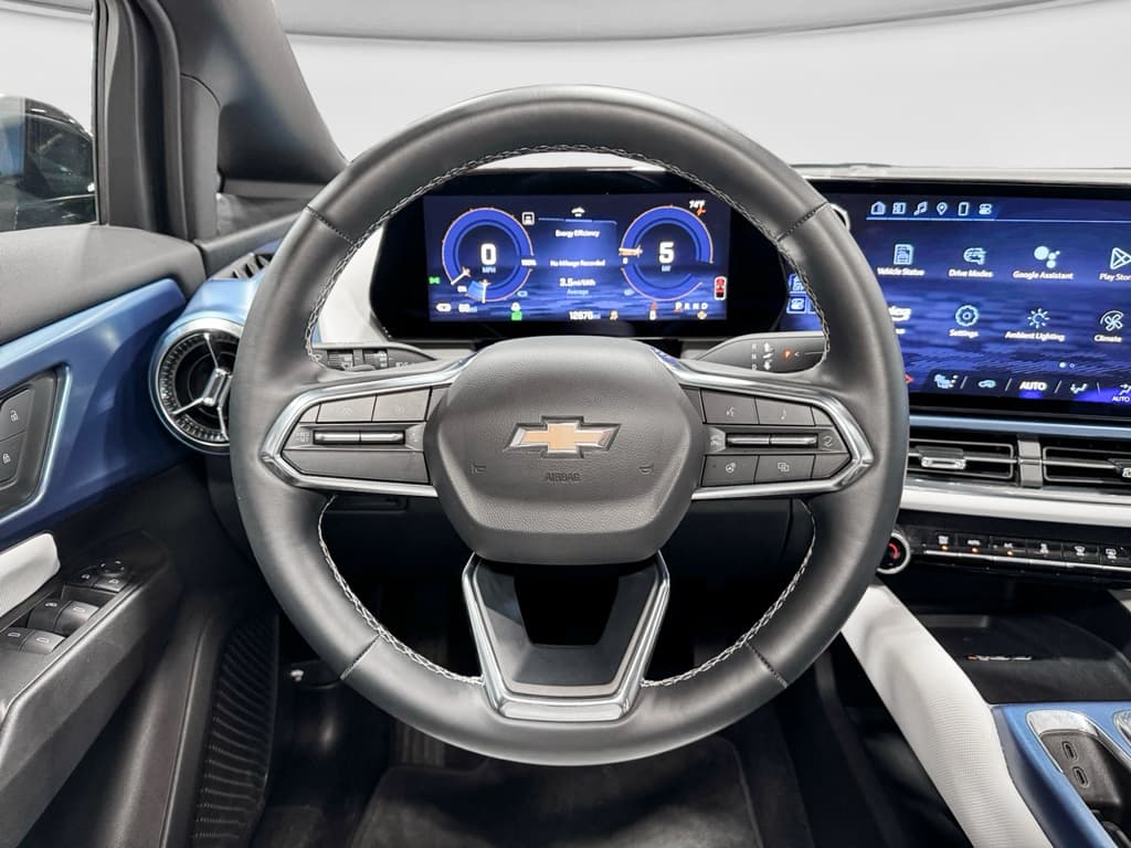 2025 Chevrolet Equinox EV view 8