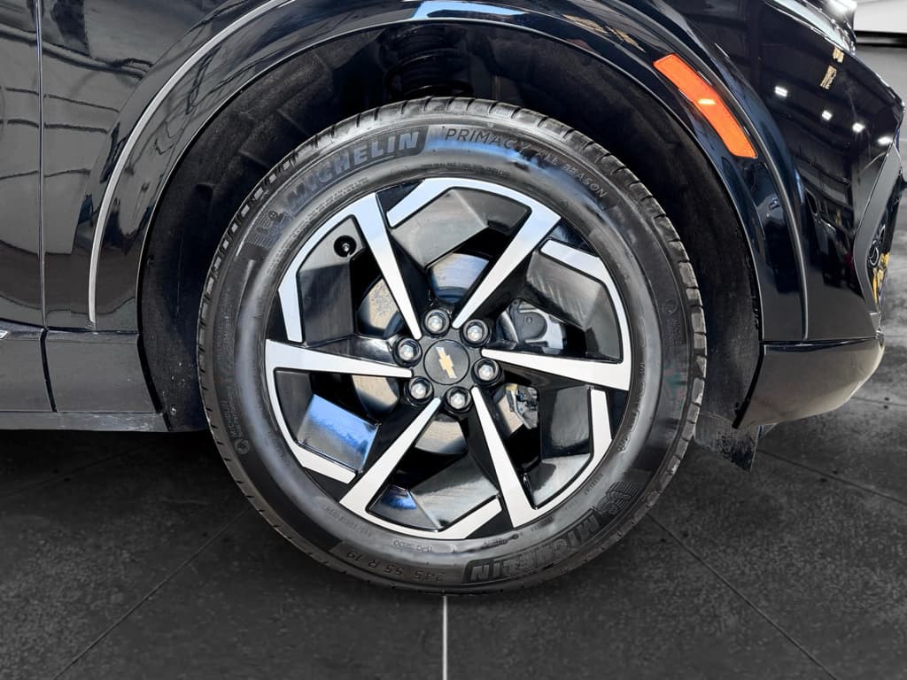 2025 Chevrolet Equinox EV view 33
